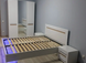Двуспальная кровать Б'янко в белом глянцевом исполнении с подсветкой, размер 160х200 см, с вставками из дуба сонома и ламелями
